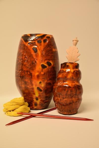 Konstverk, två bruna vasformer