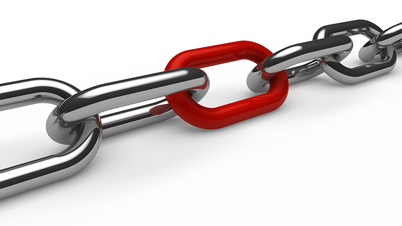 Kedja med röd detalj