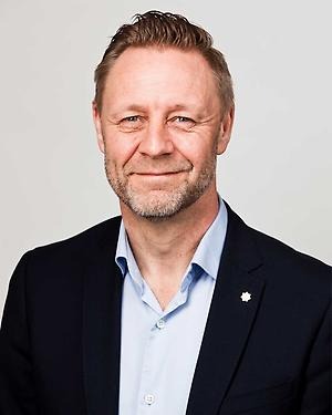 En porträttbild på Pär Blomquist som blir ny direktör för kultur, bildning och folkhälsa.