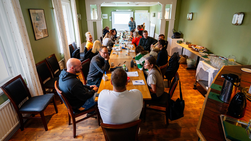 HVB-hem möte samlade yrkesgrupper