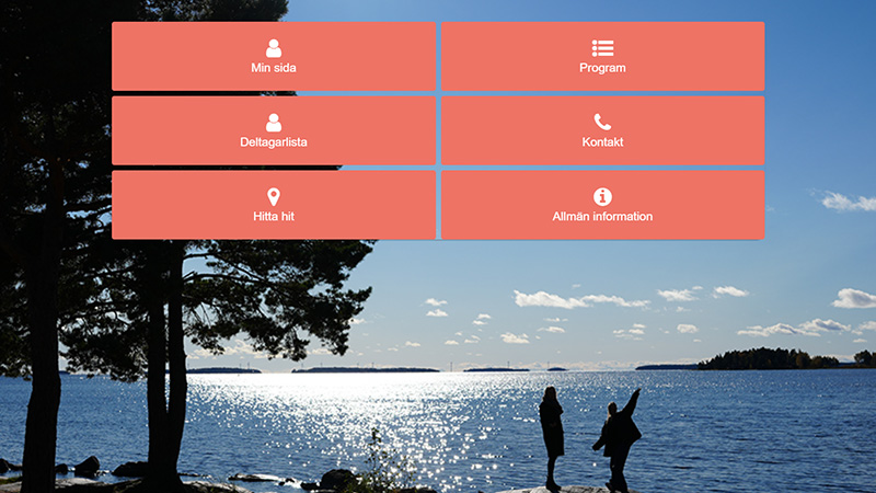 Sex olika informationsrutor med varsin bildikon: Min sida, program, deltagarlista, kontakt, hitta hit och allmän information. I bakgrunden en vy över vatten som möter himmel.