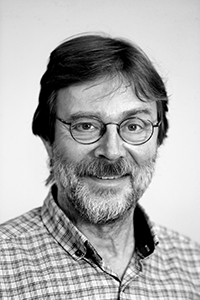 Svartvit ansiktsbild av Göran Sundin.