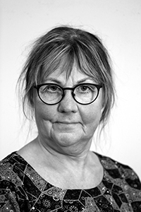 Svartvit ansiktsbild av Marja Wikström.