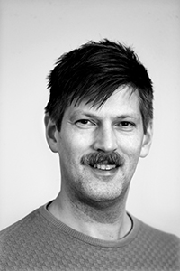 Svartvit ansiktsbild av Pär-Anders Zetterberg.