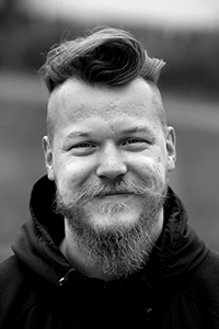 Svartvit ansiktsbild av Fredrik Svedman.
