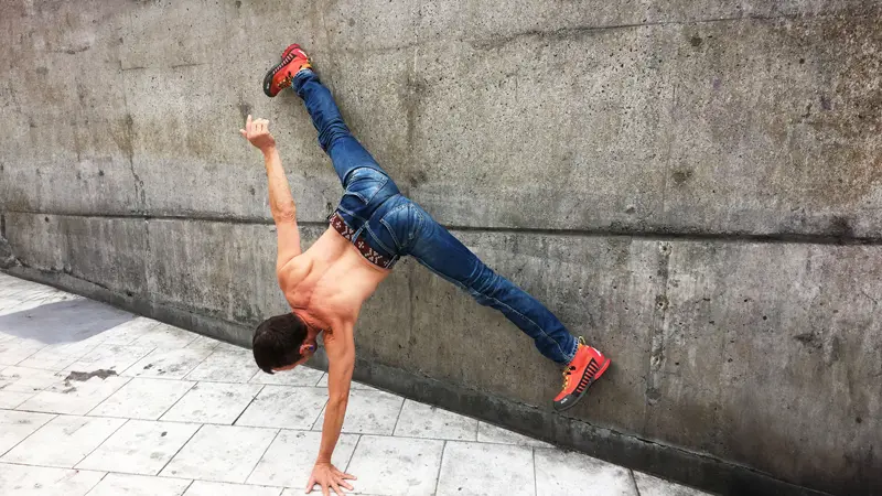 Sami Handstand Dance