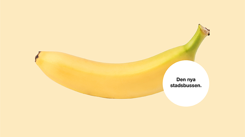 Orange buss med en dekal med en gul anka 