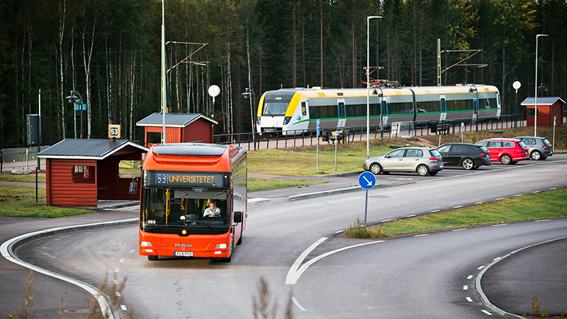 Karlstadsbuss vid hållplats.