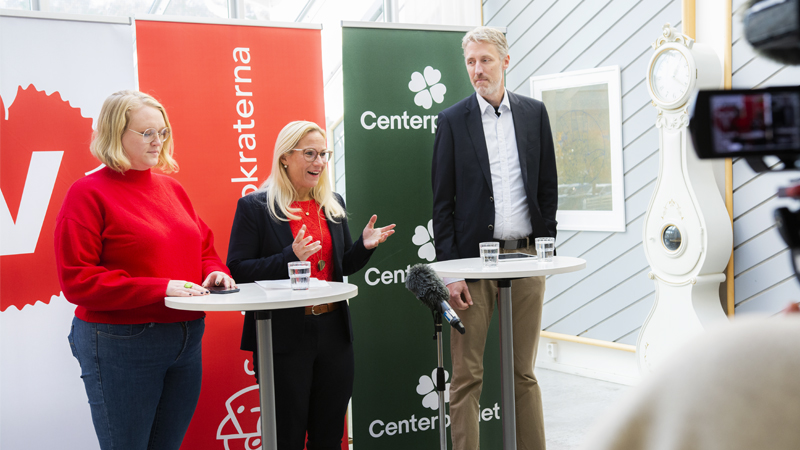 Elisabeth Björk, Vänsterpartiet, Åsa Johansson, Socialdemokraterna, och Erik Evestam, Centerpartiet.