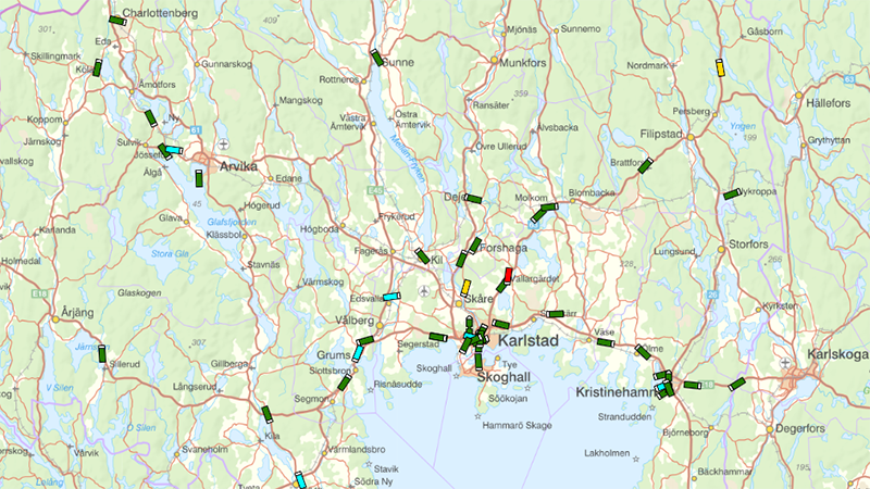 Värmlandstrafiks realtidskarta visar buss- och tågsymboler i realtid på en karta.