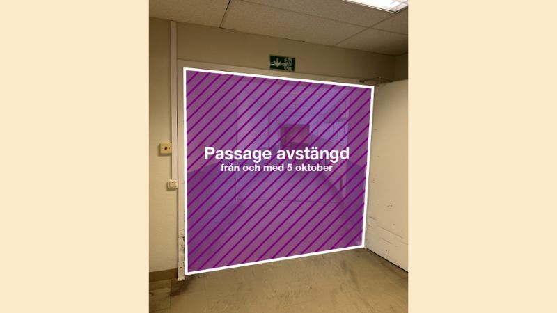 Markering för avstängd passage med texten "Passage avstängd från och med 5 oktober".