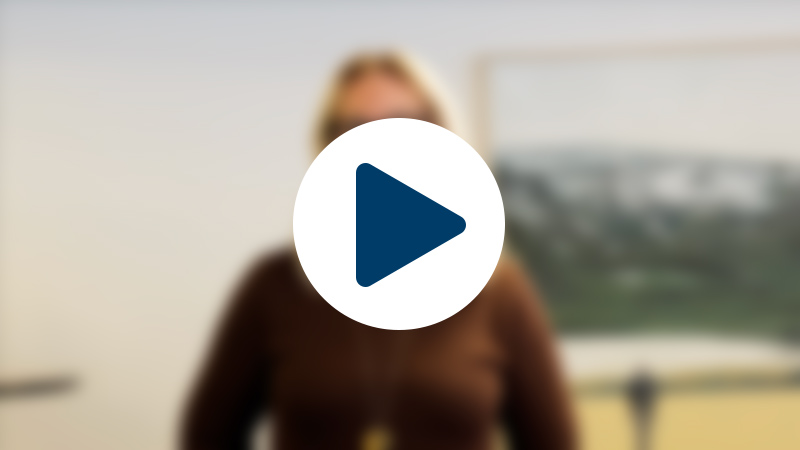 Bild på skarp playsymbol över suddig bakgrund.