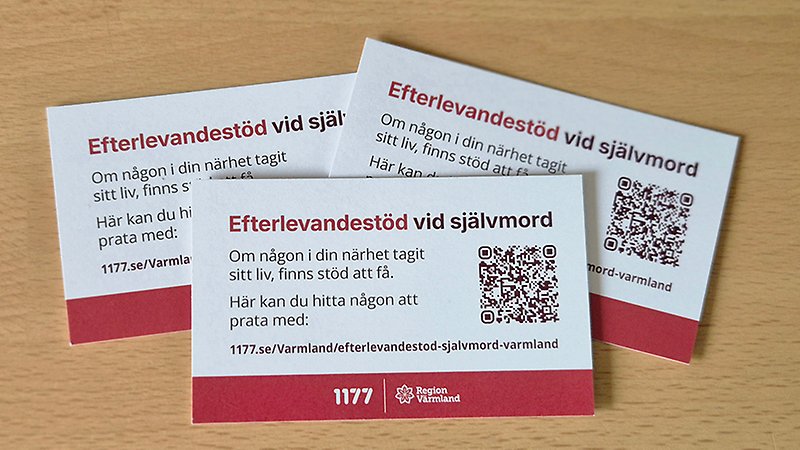 Tre små kort med texten Efterlevandesstöd vid självmord